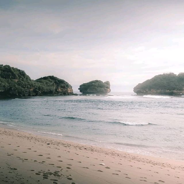 WATU KARUNG BEACH - PACITAN