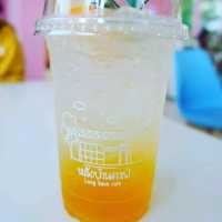 คาเฟ่ สีสันหวานๆ