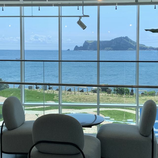 성산일출봉이 보이는 완벽한 오션뷰 카페, 훈데르트윈즈