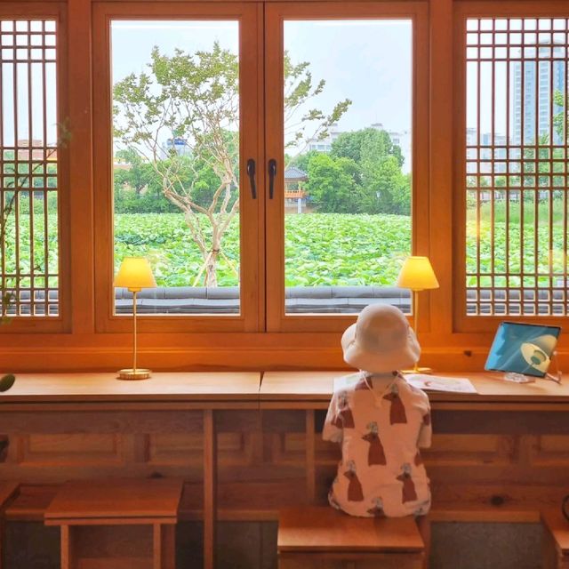새로 개관한 연꽃뷰 도서관