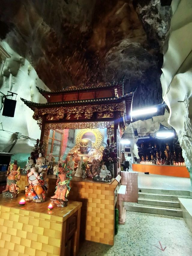 Sam Poh Tong Temple @Ipoh