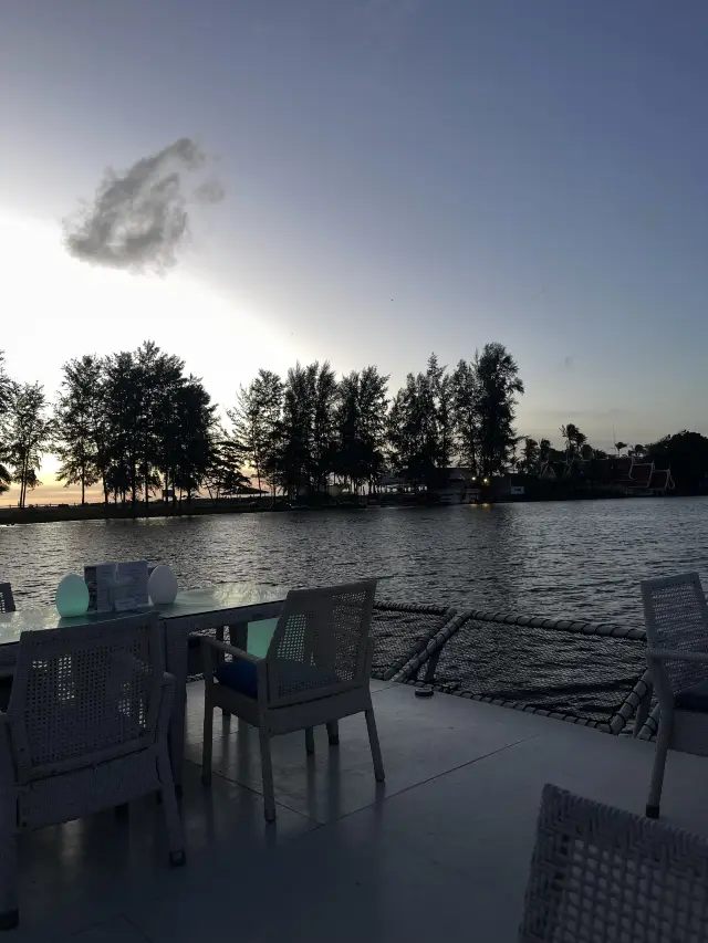 Floating restaurant in the lagoon 