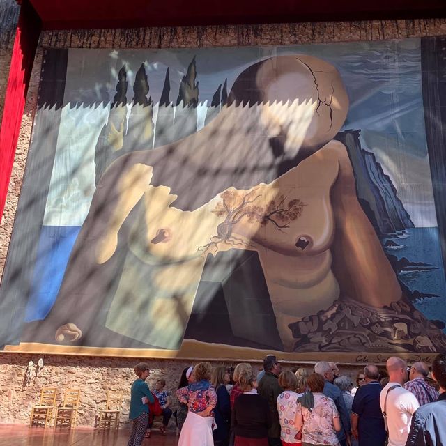 ชมผลงานศิลปะของ Dali ที่เมือง Figueres