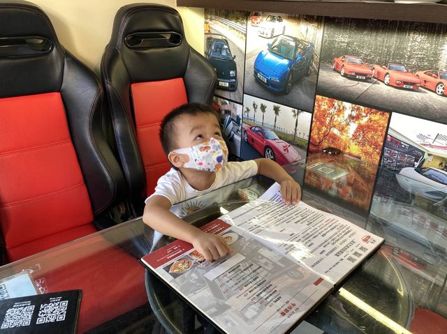《隱世主題餐廳～屏山跑車餐廳 Motors Café🏎》