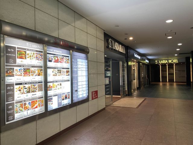 福岡・天神。ソラリアプラザのクリスマスツリー