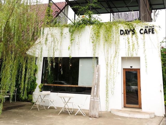 DAY'S CAFE