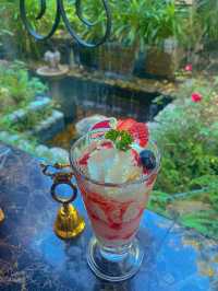 ฉลองคริสมาสที่คาเฟ่สไตล์ปราสาท @รัฟฟิเน่คาเฟ่ 🏰
