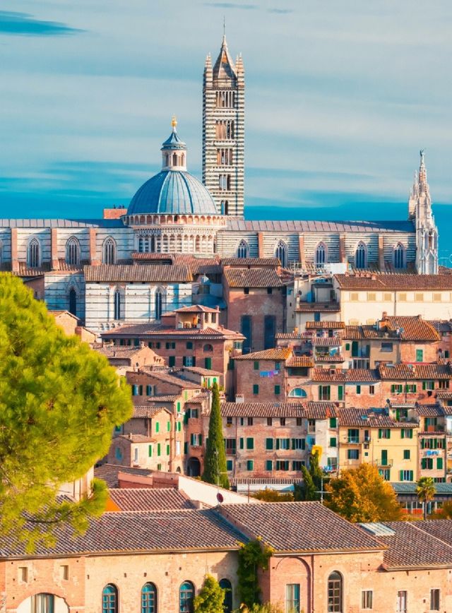 Italian Tuscan town 👒 Let's go after reading this.