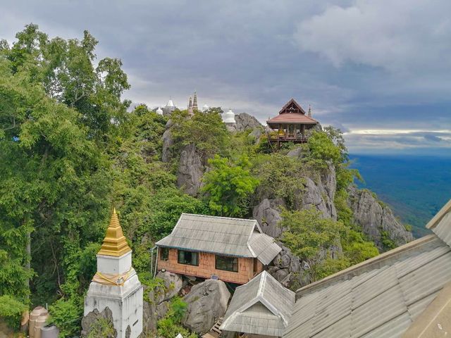 วัดพระบาทปู่ผาแดง  (ดอยปู่ยักษ์)