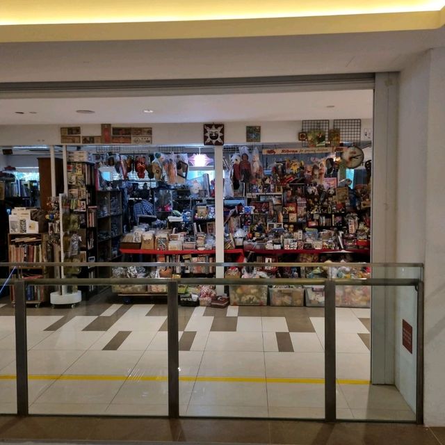 Mall Filled With Collectibles and Vintage