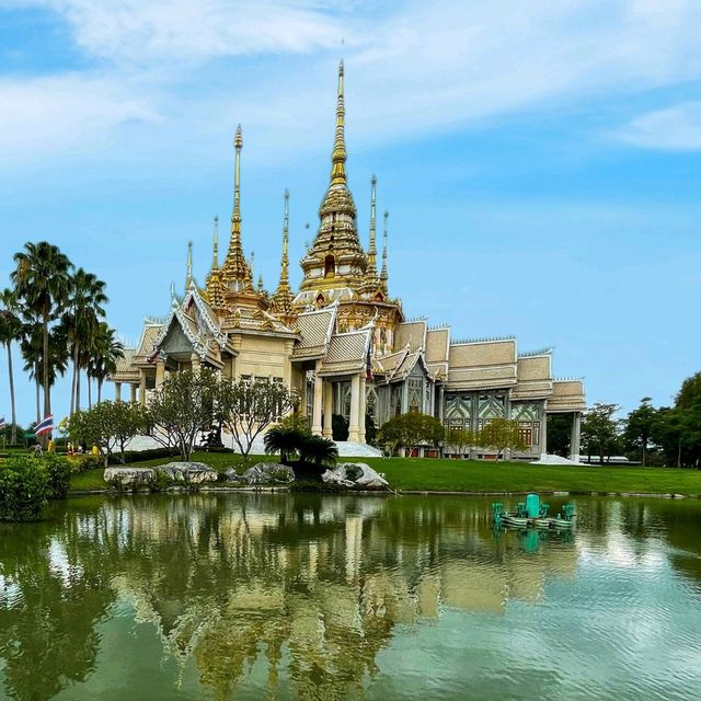 หลวงพ่อโตองค์ใหญ่ (วัดหลวงพ่อโต สีคิ้วโคราช) 