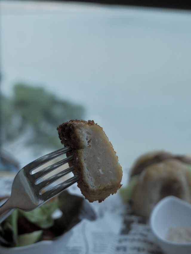 百年古蹟上的玻璃屋，嘆大澳蝦醬美食 