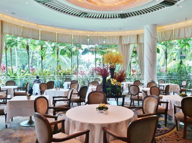 Lux lounge experience at Shangri-La Hotel SG