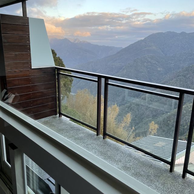 【台灣拉拉山 雲山房】 看山嵐雲霧繚繞時