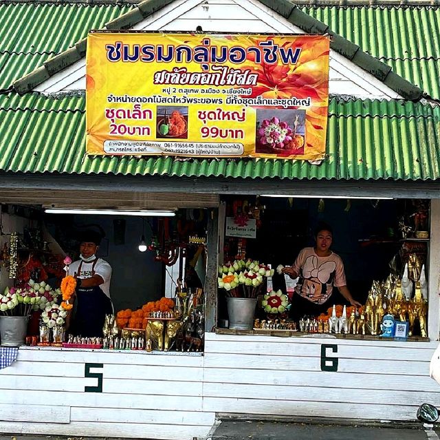 สักการะอนุสาวรียครูบาศรีวิชัย นักบุญแห่งล้านนาไทย