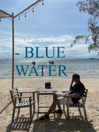 “Blue water “ คาเฟ่ริมหาดบนเกาะเต่า 