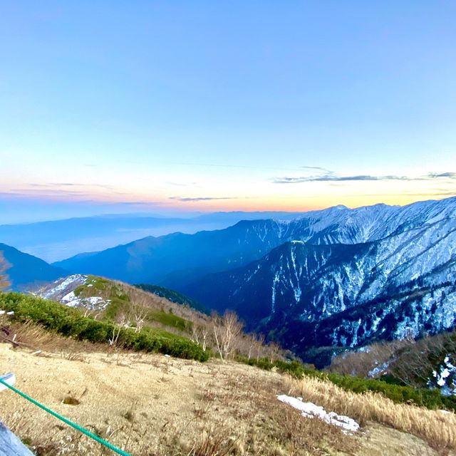 夕焼けに染まる穂高連峰の景色