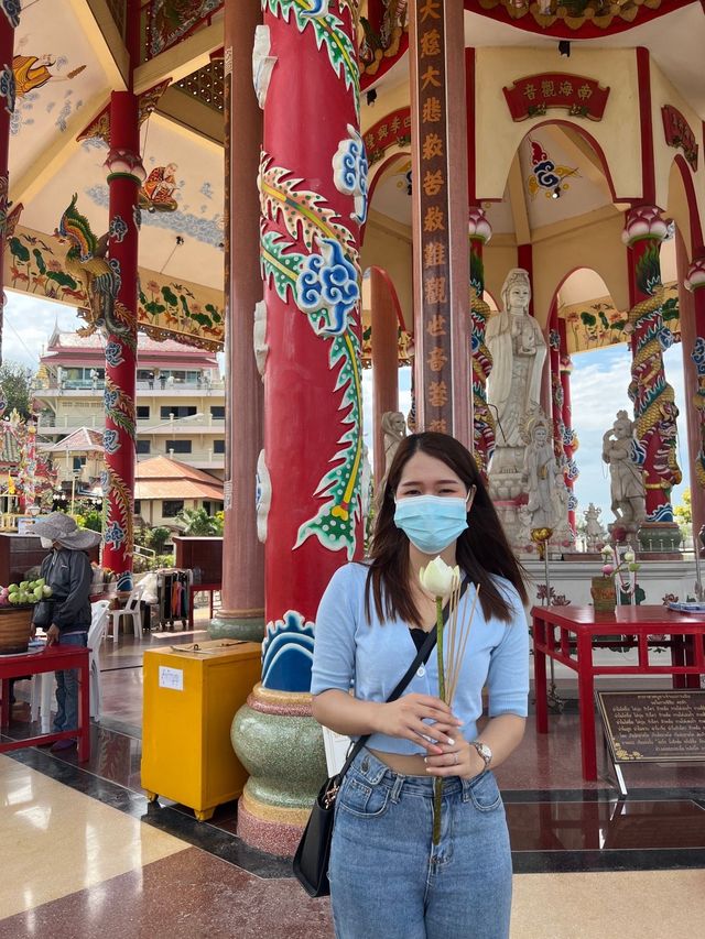 ศาลเจ้าแม่กวนอิม เกาะลอย ศรีราชา