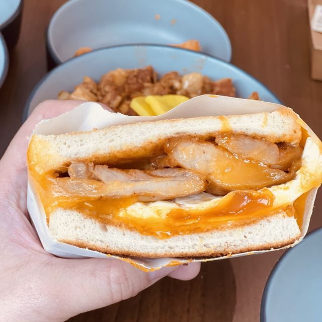 必食台式吐司 🥪 @黑布小巷