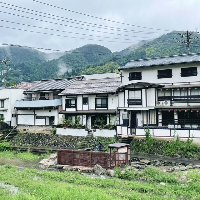 【鳥取県:三朝】三徳川のすぐそばを流れる三朝温泉のシンボル河原風呂。