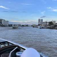 ล่องเรือชมวิว แม่น้ำเจ้าพระยา 