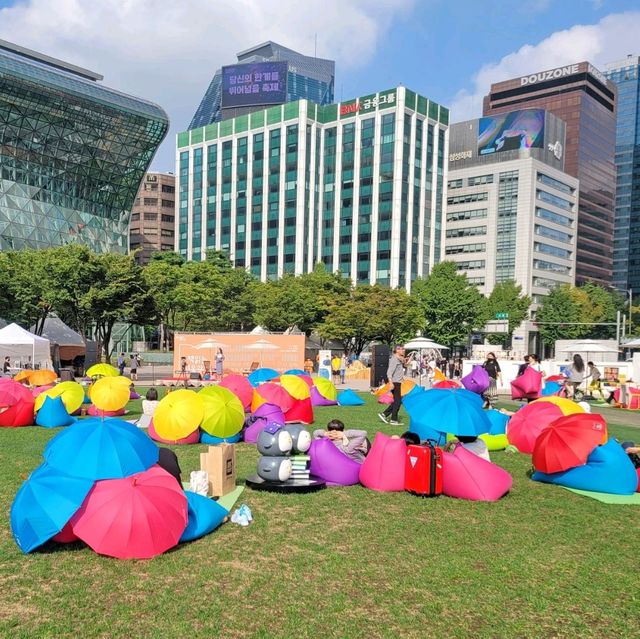 주말 아이와 함께 가볼만한 곳 '책 읽는 서울광장'