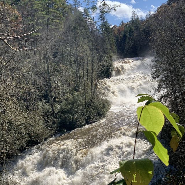 🥾 hiking by waterfall in Asheville 🥾 