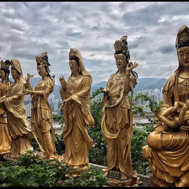 Ten Thousand Buddhas Monastery 