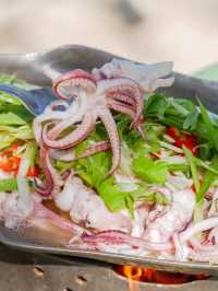 ร้านลับริมทะเล ที่คนภูเก็ตรู้จักกันดี