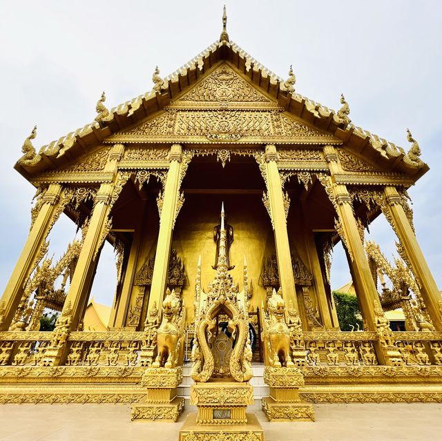 หนึ่งเดียวในไทย โบสถ์สีทอง