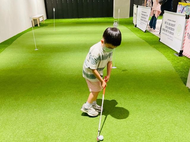 特色親子餐廳！有自動高爾夫球練習場和playroom~