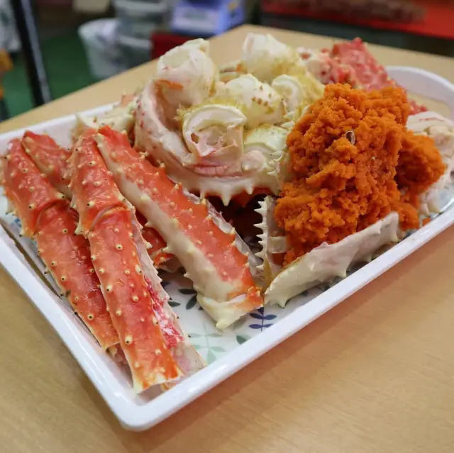 在函館朝市豪吃帝王蟹做早餐🤑🤑🤑