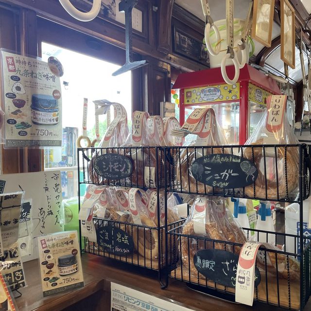 吊り革が食べれる市電でカフェ
