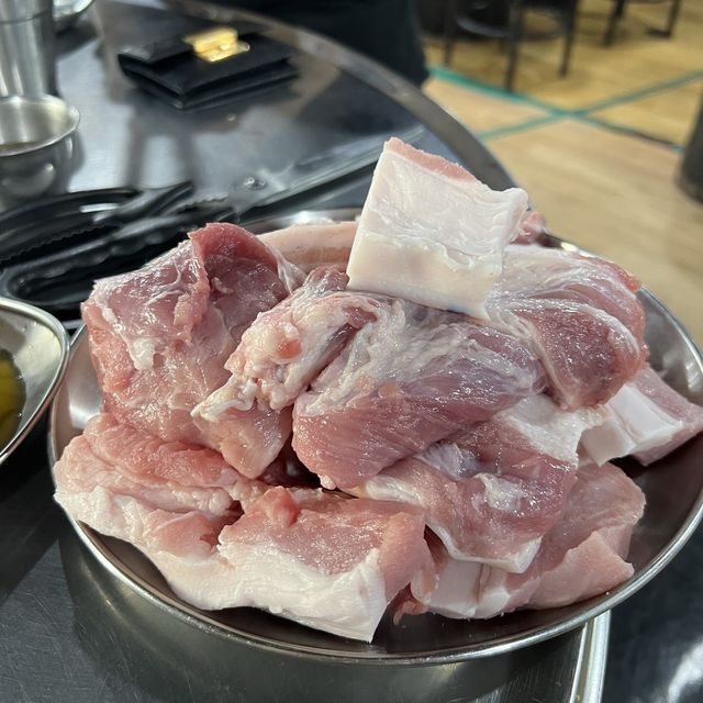 [제주 서귀포 맛집] 흑돼지가 무한리필? "흑돈퍼주는집"