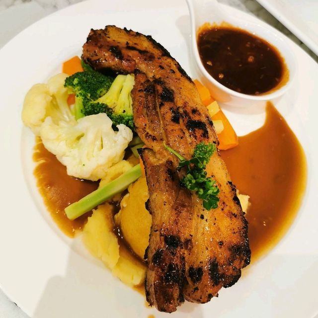Noms, Marina Park City, Miri