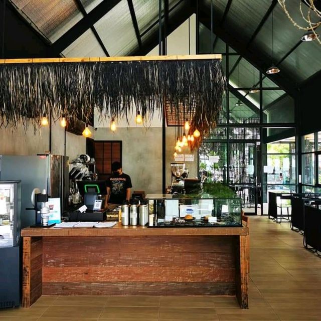 ร้านคาเฟ่ริมหาดอ่างศิลา​ เขาสามมุข