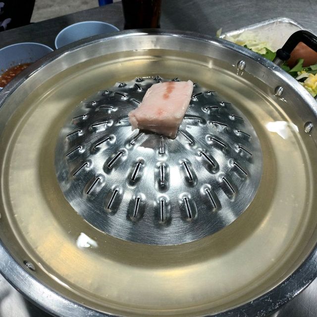 เนียร หมูกระทะอุดร สาขา 9 - สวนสยาม