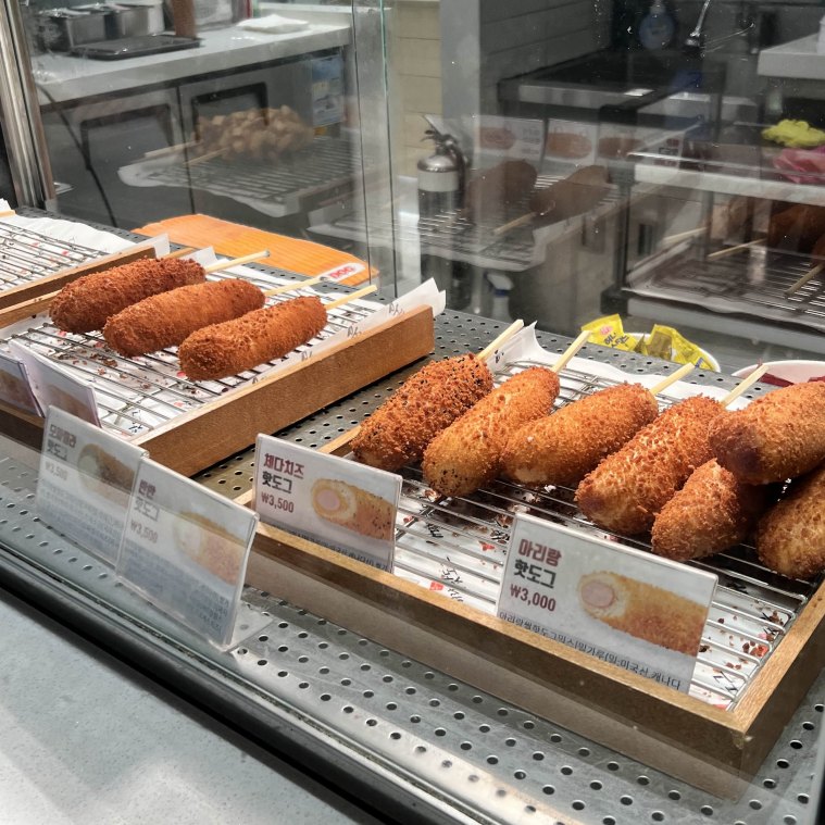 韓国/ｿｳﾙ 有名チーズハットグ店🧀🌭 | Trip.com ソウル