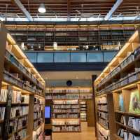 다케오도서관 : 스타벅스가 있는 일본의 도서관