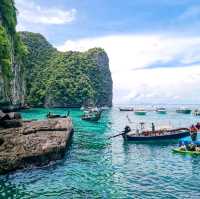 ห้องพักริมหาดป่าตองพร้อมทริปเกาะพีพี ~ อ่าวมาหยา