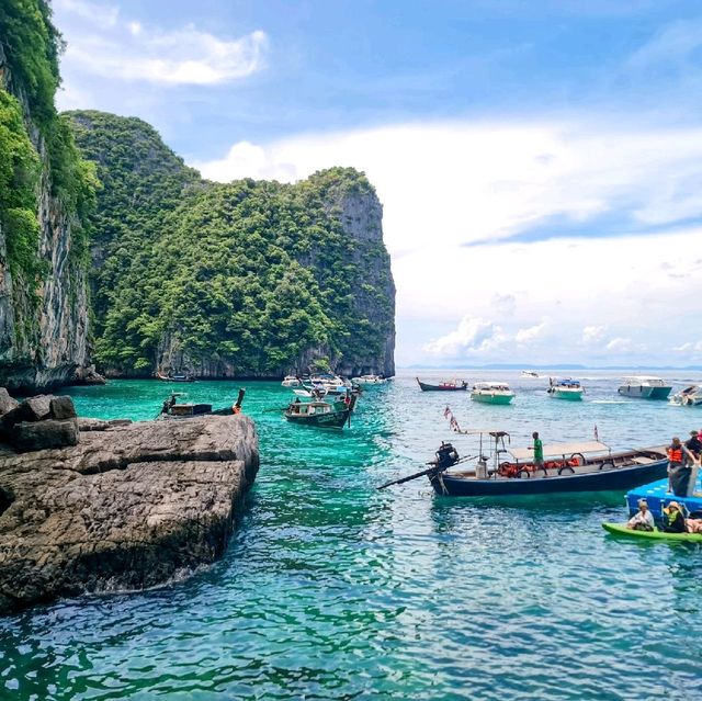 ห้องพักริมหาดป่าตองพร้อมทริปเกาะพีพี ~ อ่าวมาหยา