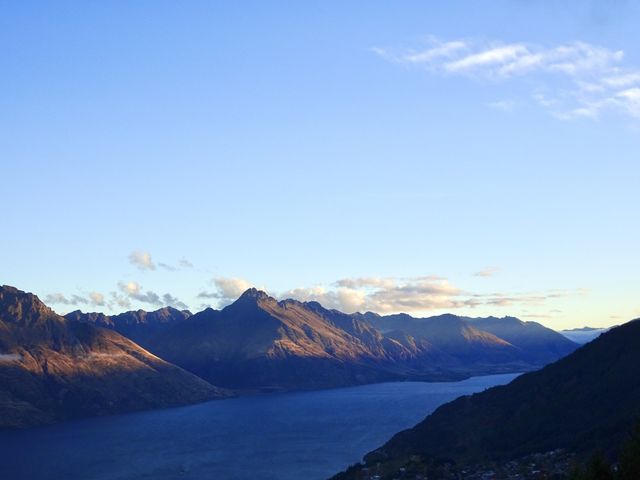 Gorgeous Lake in Queenstown