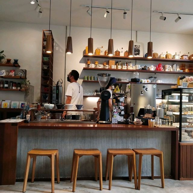 เสพศิลป์ กินกาแฟ...Gallery Drip Coffee Chiang Mai