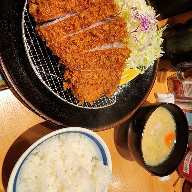 도쿄 긴자에서도 줄서서 먹어야 하는 돈카츠집 아오키를 가보자