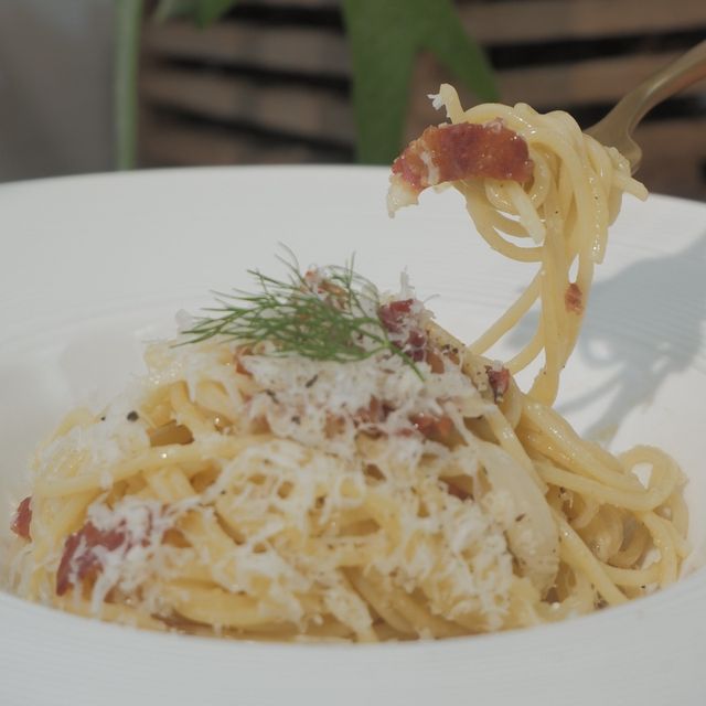 田園Cafe+貓店長，推介超軟霖豬肋排 