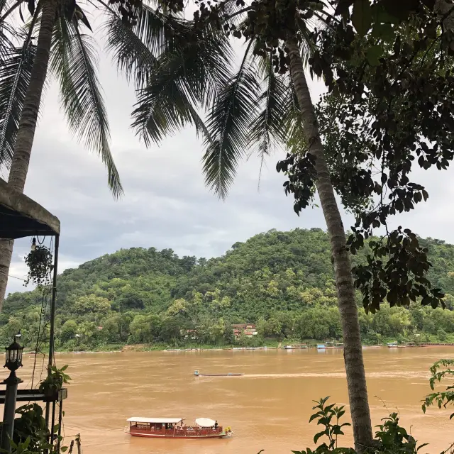 Dine-in on the Mekong riverside 