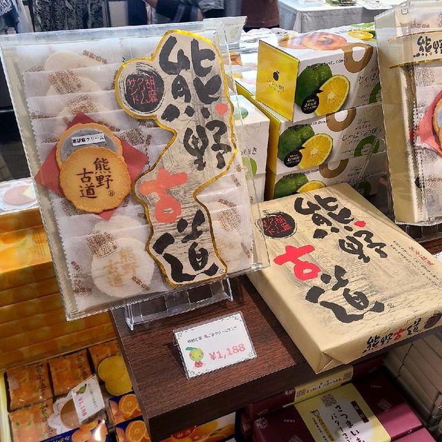 ご当地のお土産がたくさん✨
