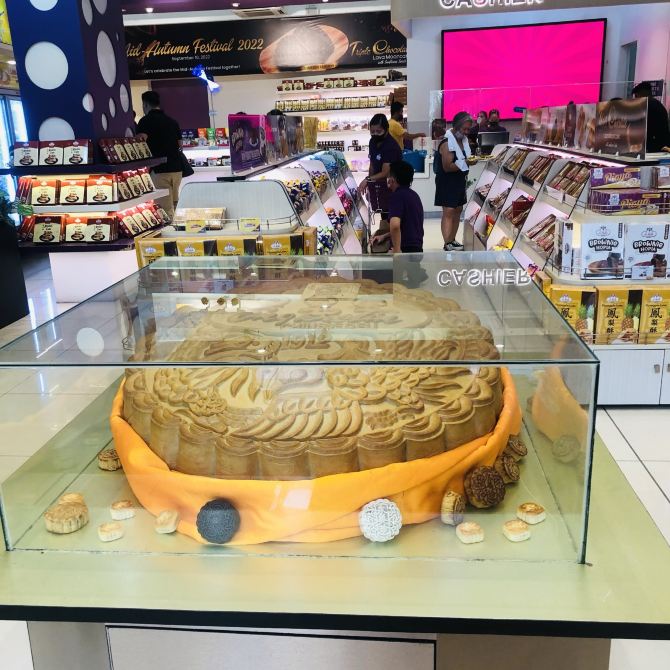 Iconic Chinese Deli, Eng Bee Tin in Manila China Travelogues