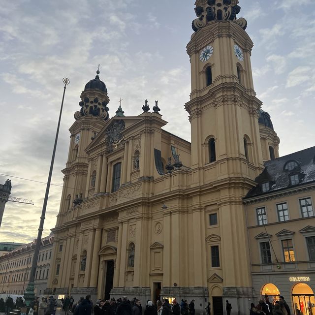 Pray at Theatine