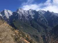 Hiking along Tiger Leaping Gorge 